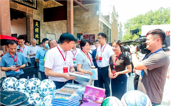 读好书跟党走 农家书屋品经典——PG娱乐文化助力湖南省2021年“我的书屋•我的梦”启动式暨“新时代乡村阅读季”示范活动